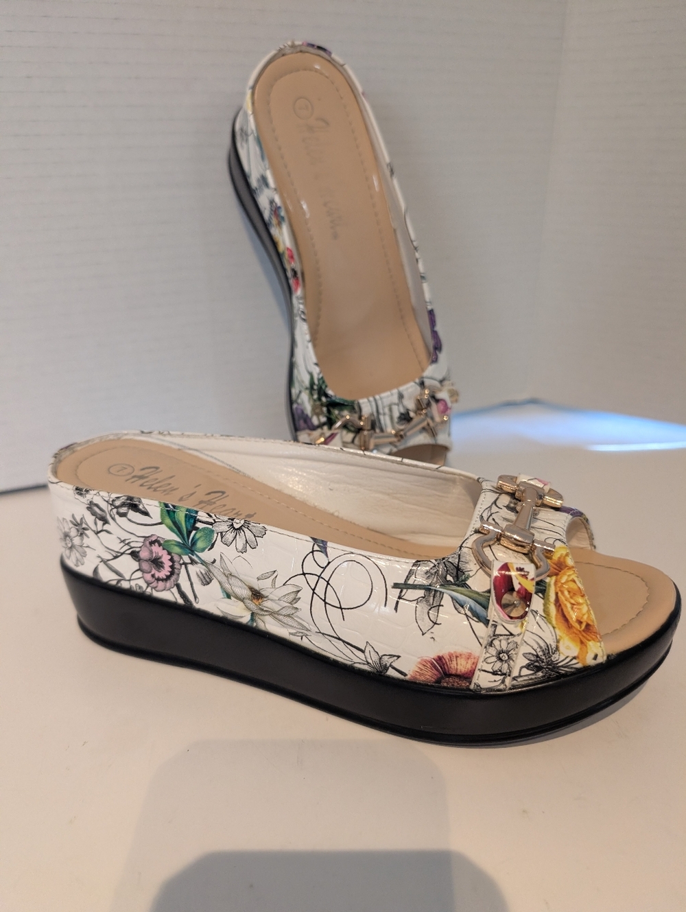 Helen's Heart Sz.7 Floral  Platform Slides